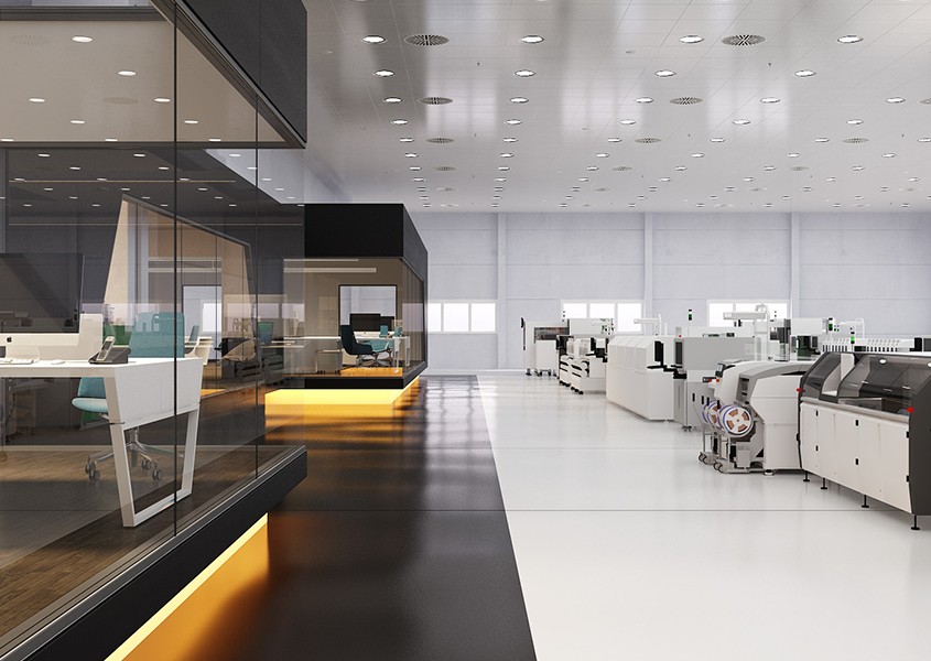 Produktionshalle mit SMT-Bestückungslinie bei GTC Electronics in Süßen